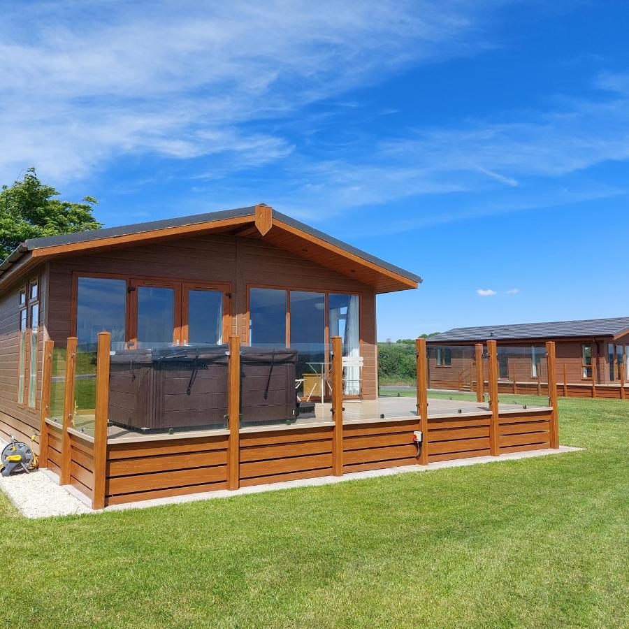 Luxury Family Beechwood Lodge With Hot Tub Lochwinnoch 外观 照片