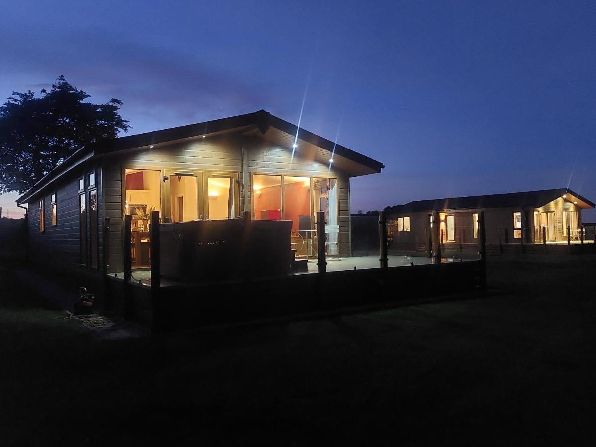 Luxury Family Beechwood Lodge With Hot Tub Lochwinnoch 外观 照片