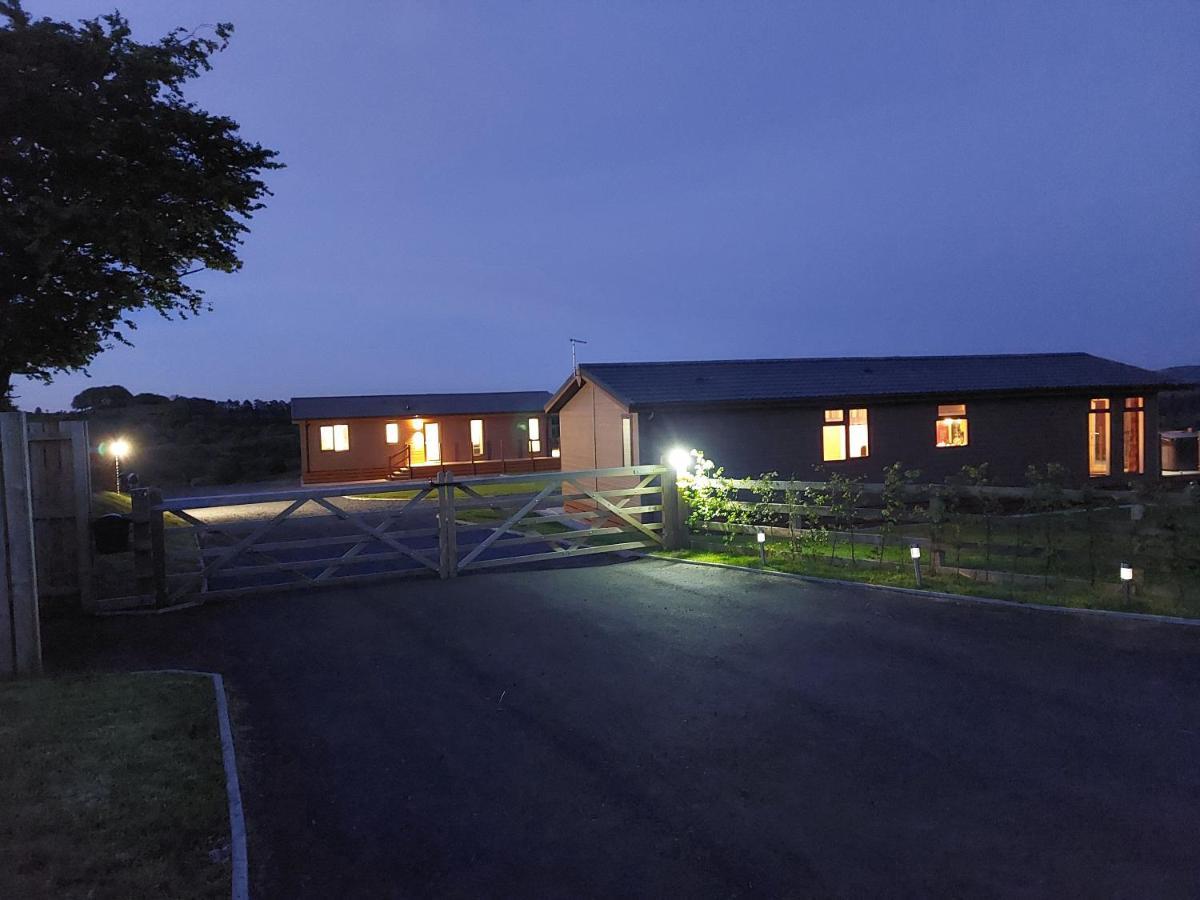 Luxury Family Beechwood Lodge With Hot Tub Lochwinnoch 外观 照片