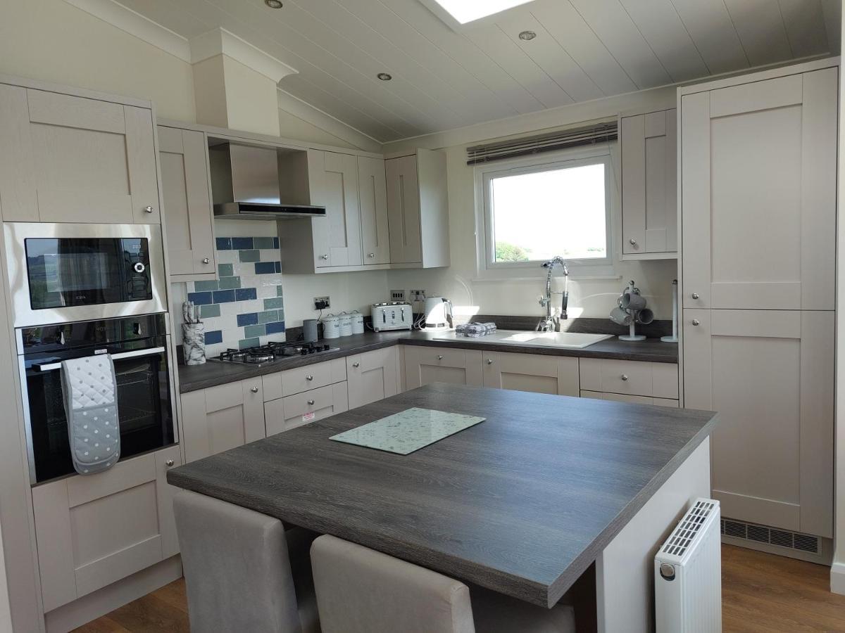 Luxury Family Beechwood Lodge With Hot Tub Lochwinnoch 外观 照片