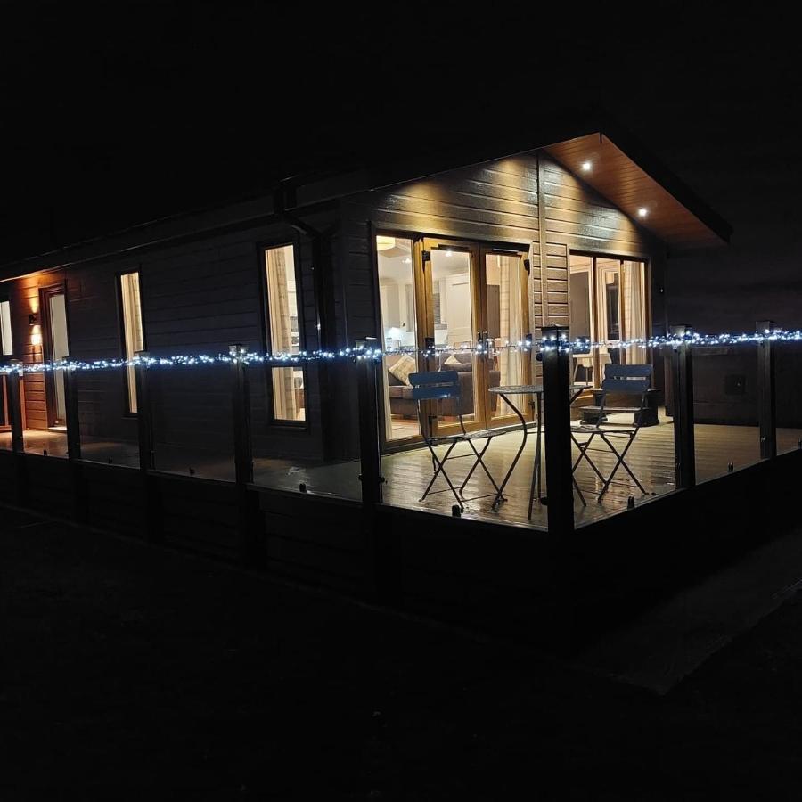 Luxury Family Beechwood Lodge With Hot Tub Lochwinnoch 外观 照片