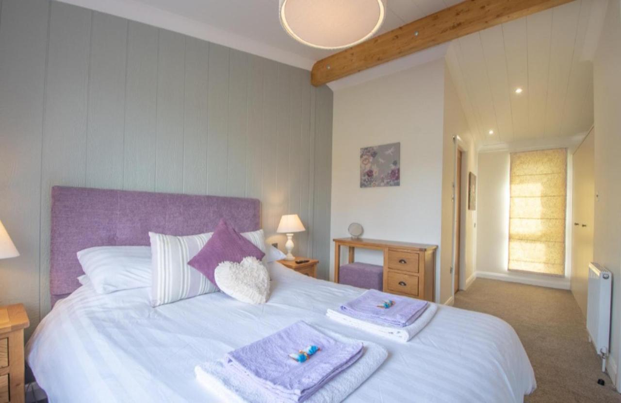 Luxury Family Beechwood Lodge With Hot Tub Lochwinnoch 外观 照片