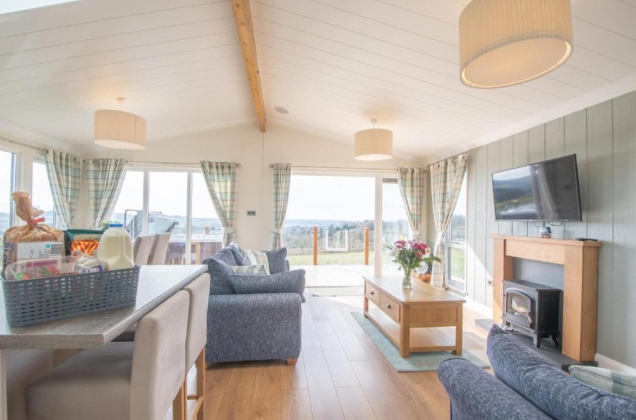Luxury Family Beechwood Lodge With Hot Tub Lochwinnoch 外观 照片