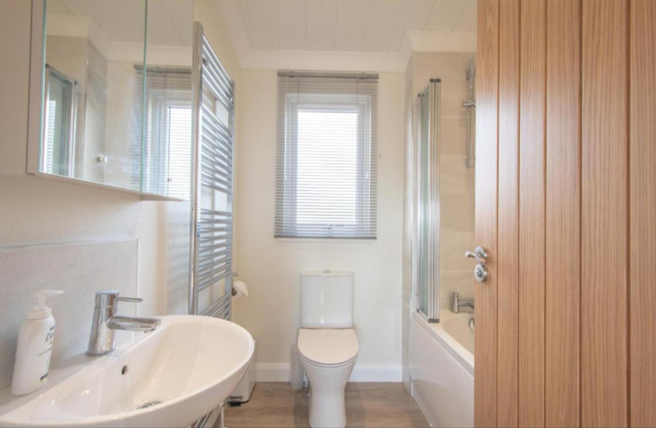Luxury Family Beechwood Lodge With Hot Tub Lochwinnoch 外观 照片