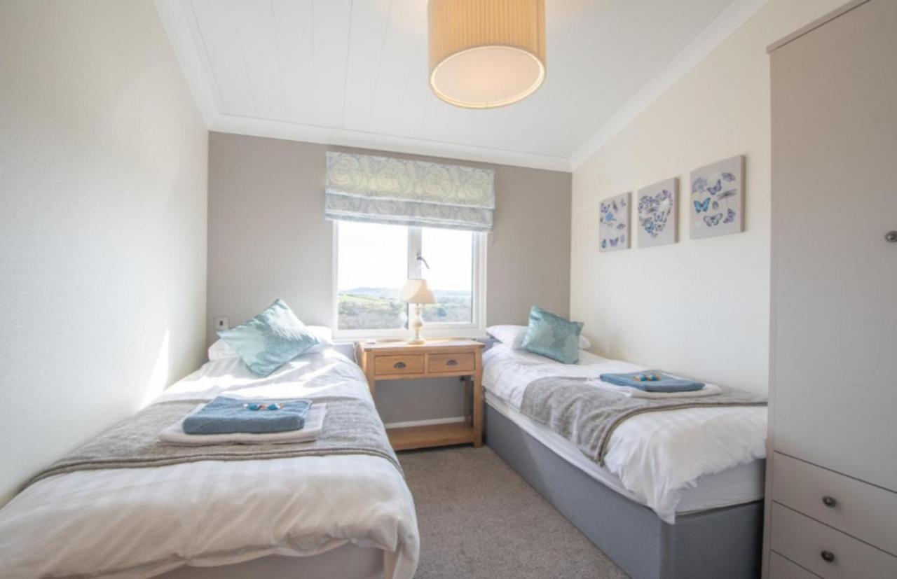 Luxury Family Beechwood Lodge With Hot Tub Lochwinnoch 外观 照片