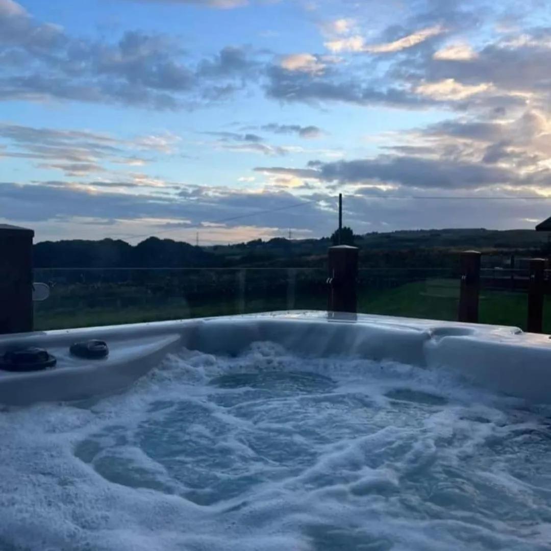 Luxury Family Beechwood Lodge With Hot Tub Lochwinnoch 外观 照片